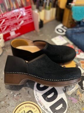 Dansko Brenna Burnished Suede Clogs Women’s 41 US 10.5 Black Comfort Slip On